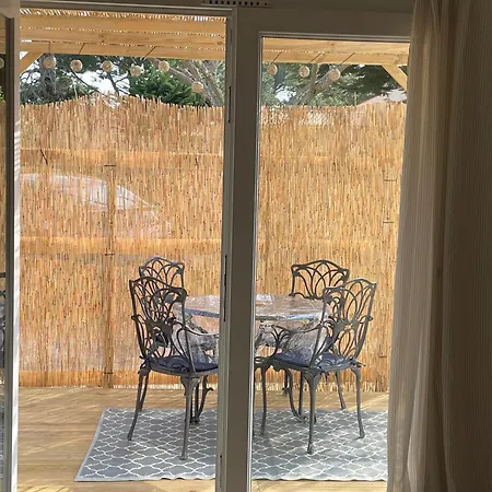 Chez Catherine Vila *